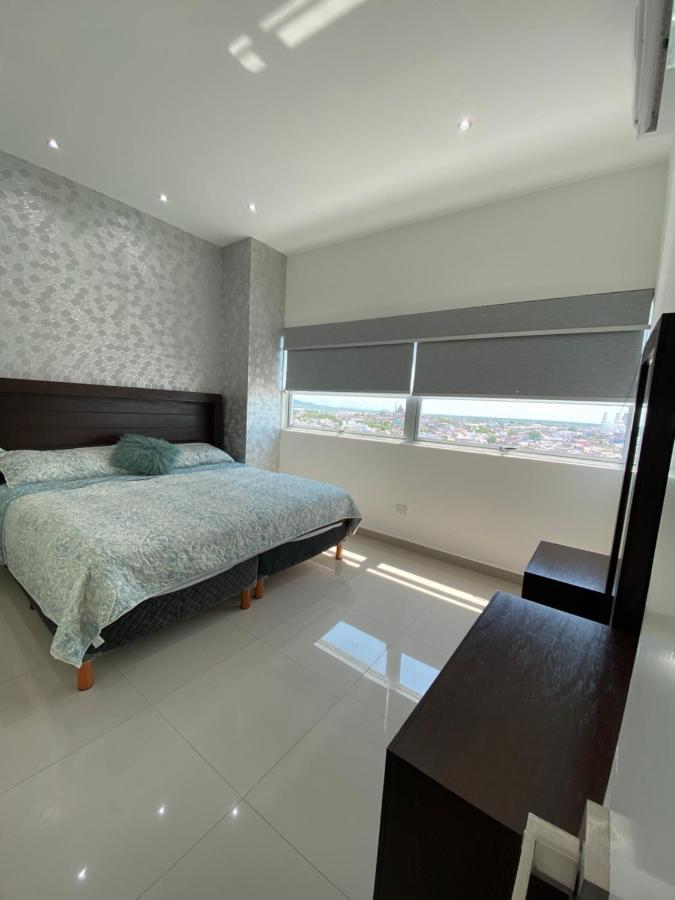 Condominio Torre Eme Frente Al Malecon Vista A La Ciudad Con Alberca Y Algo Al Mar Gimnacio 马萨特兰 外观 照片